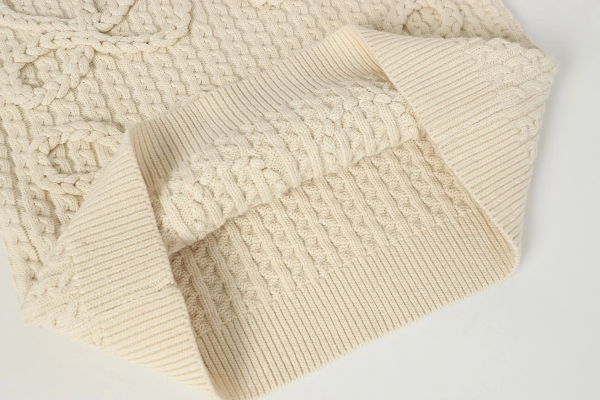 wg.luxury -- 8o5w5 wool item: E-F125J1431